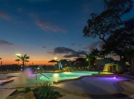 H I Express & Suites San Antonio Medical-Six Flags ภายนอก รูปภาพ