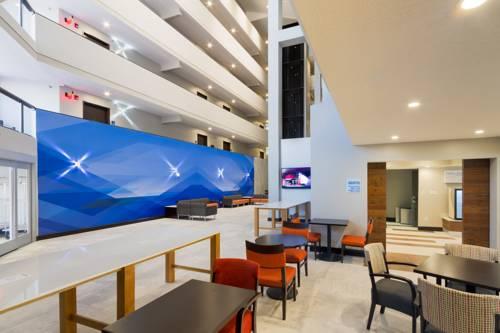 H I Express & Suites San Antonio Medical-Six Flags ภายนอก รูปภาพ